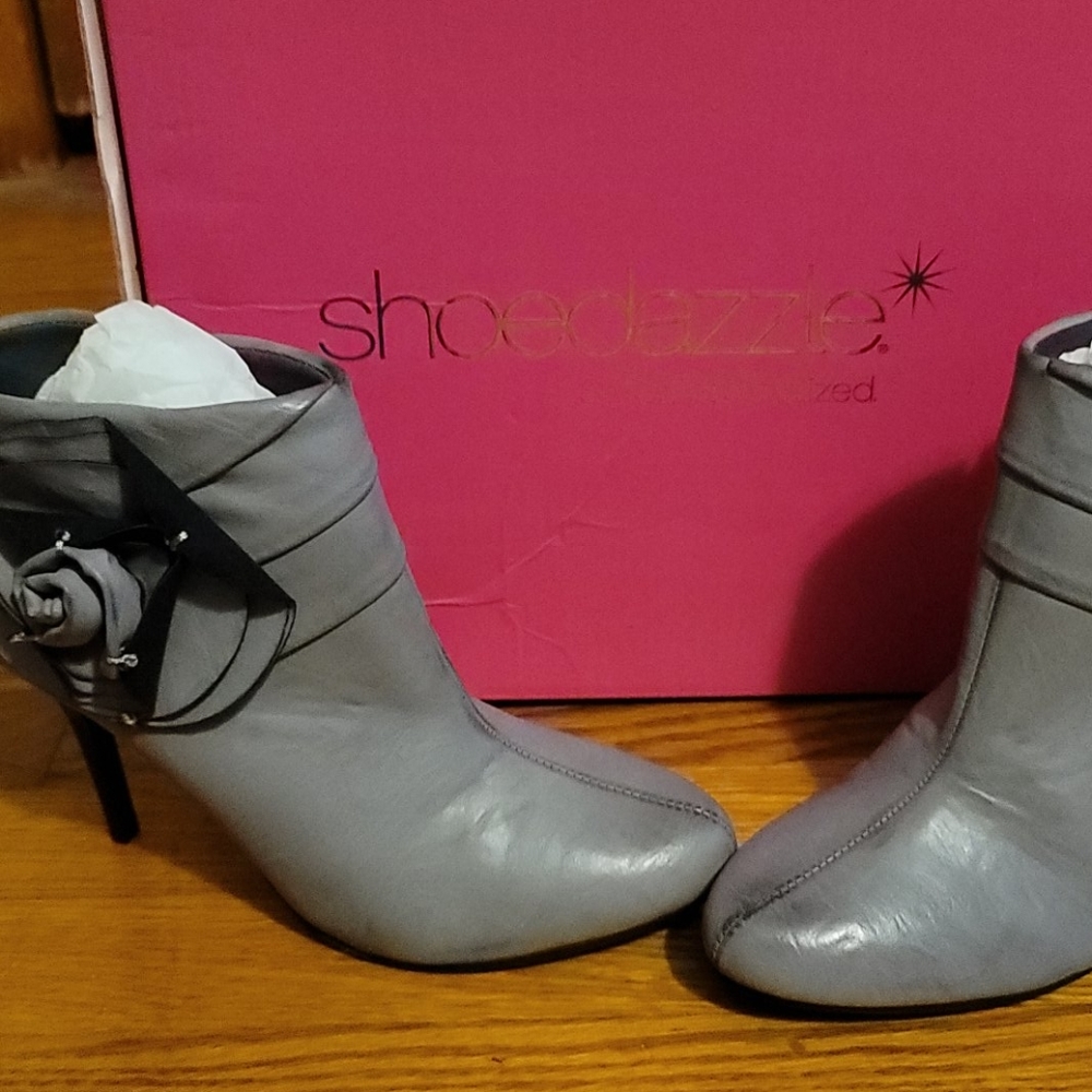 Grey ankle bootie